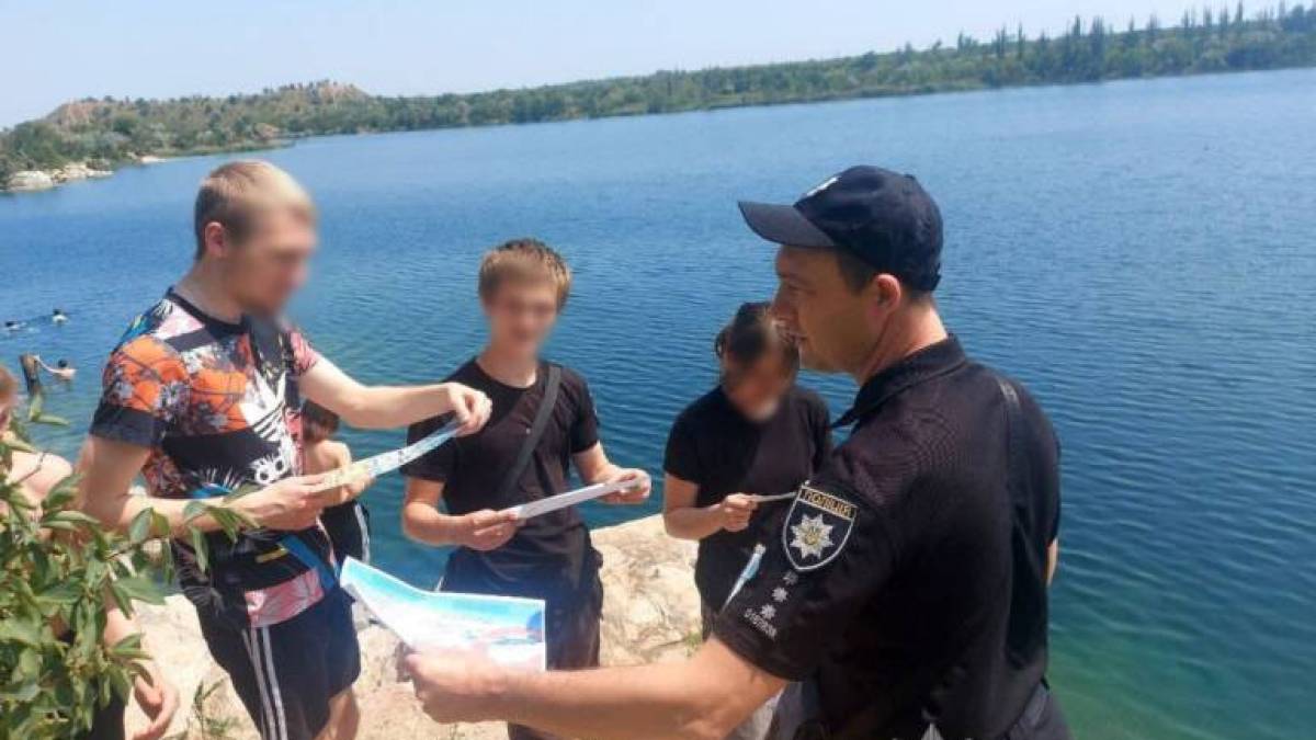 Літо має бути безпечним: запорізькі поліцейські нагадують правила поведінки на воді 