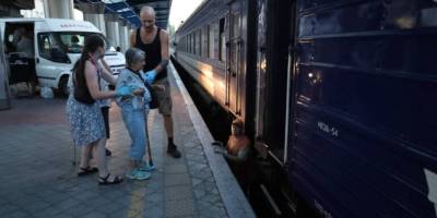 Укрзалізниця евакуювала із Запоріжжя 100 людей від початку липня