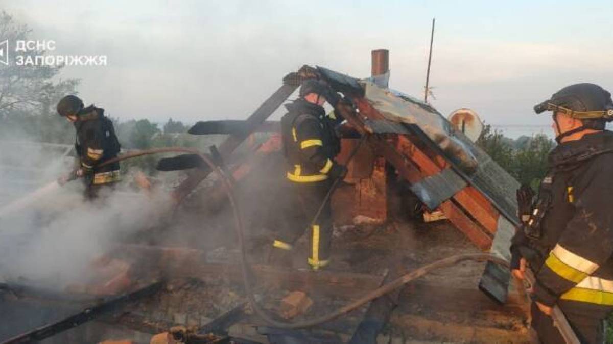 ДСНС Запорізької області: ліквідація наслідків ворожих обстрілів 17 липня