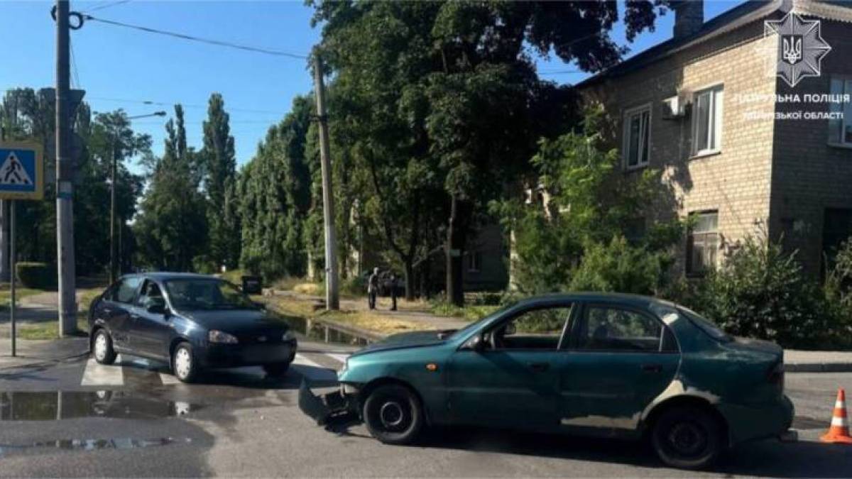 У Запоріжжі зіткнулися два авто (фото)
