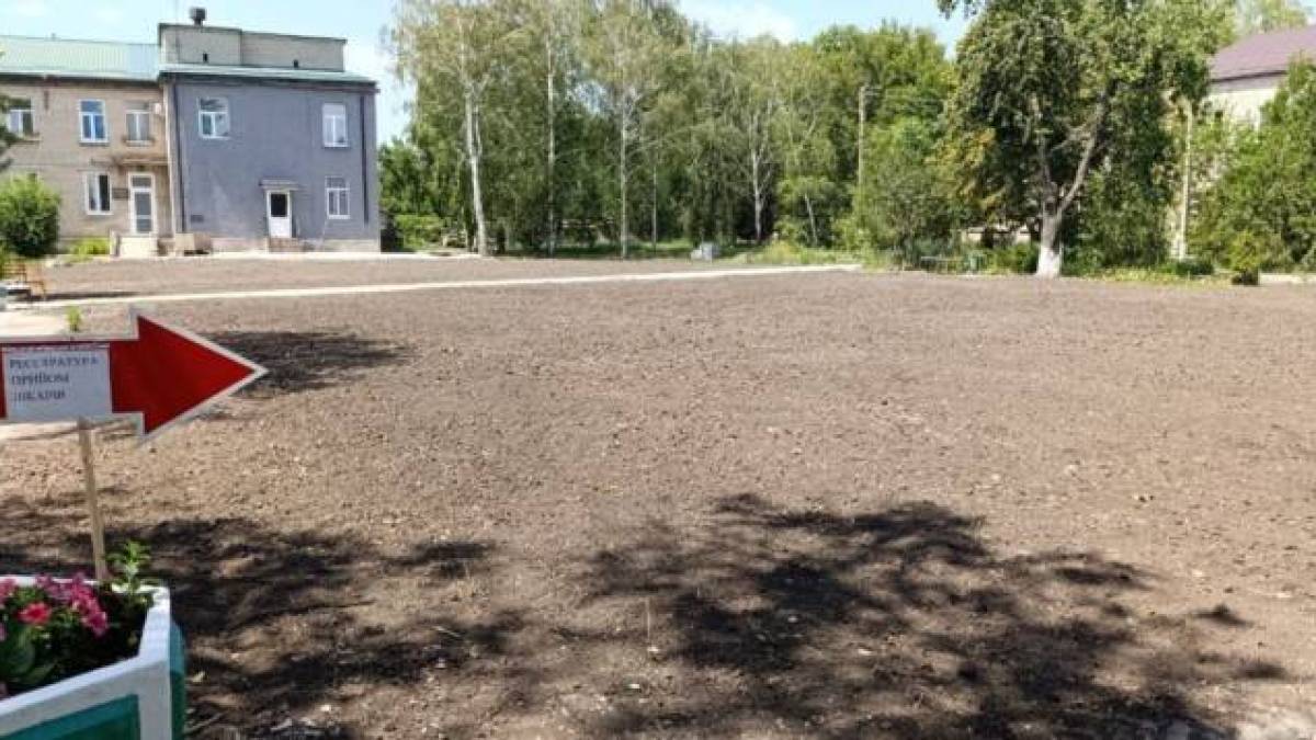 У місті на Запоріжжі демонтували корпус лікарні, зруйнований ракетним ударом