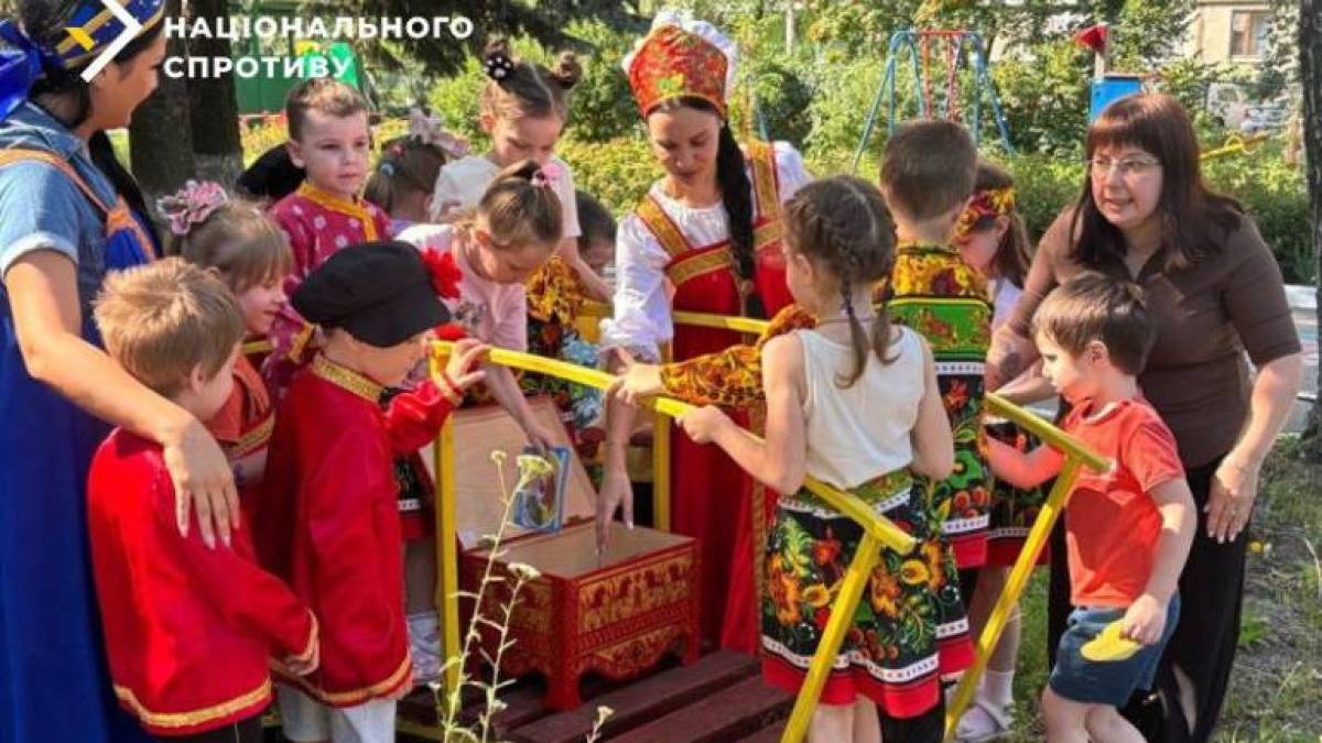 росіяни впроваджують “народну культуру” з дитсадків