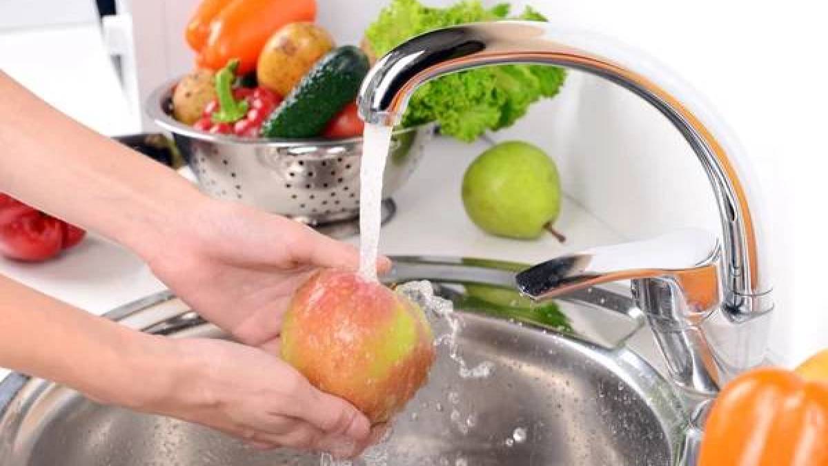 Як вберегтися від кишкових інфекцій в літню спеку