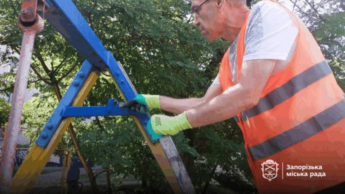 У спальному районі Запоріжжя відремонтують 30 дитячих майданчиків