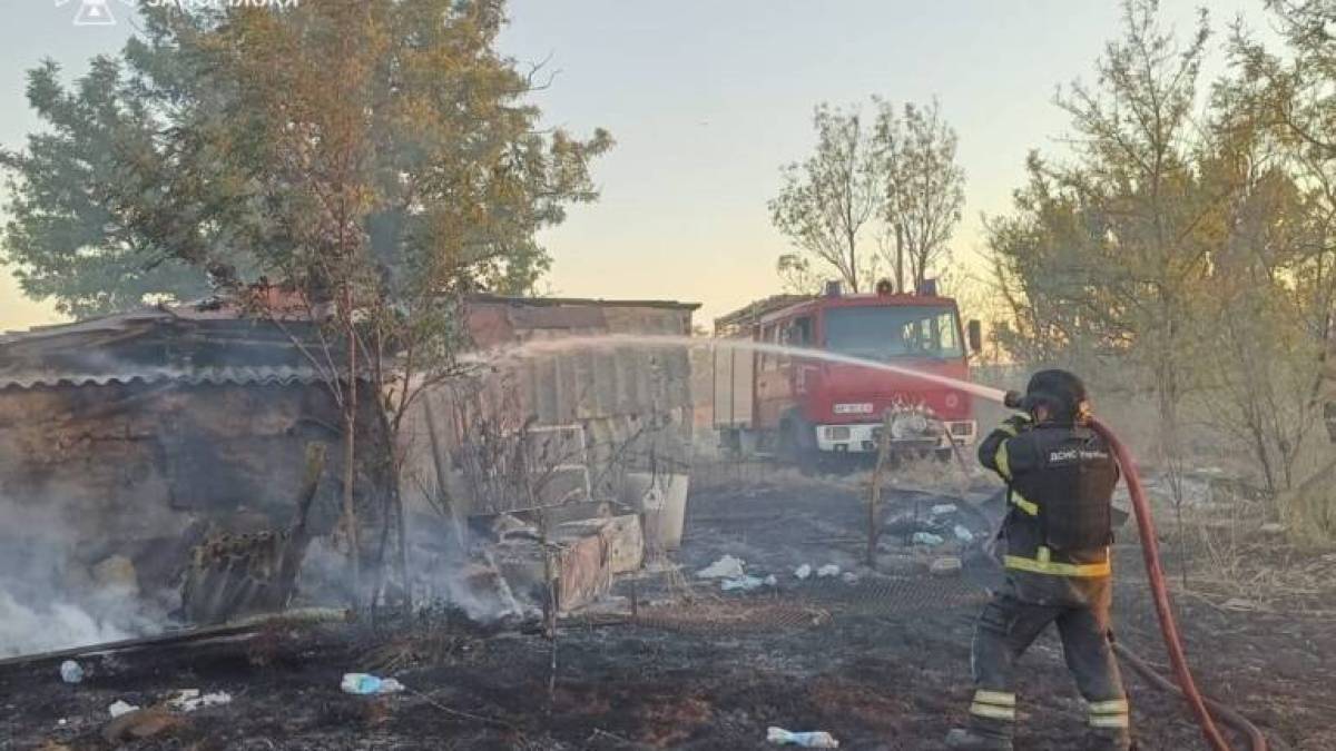 ДСНС Запорізької області: ліквідація наслідків ворожих обстрілів 24 липня