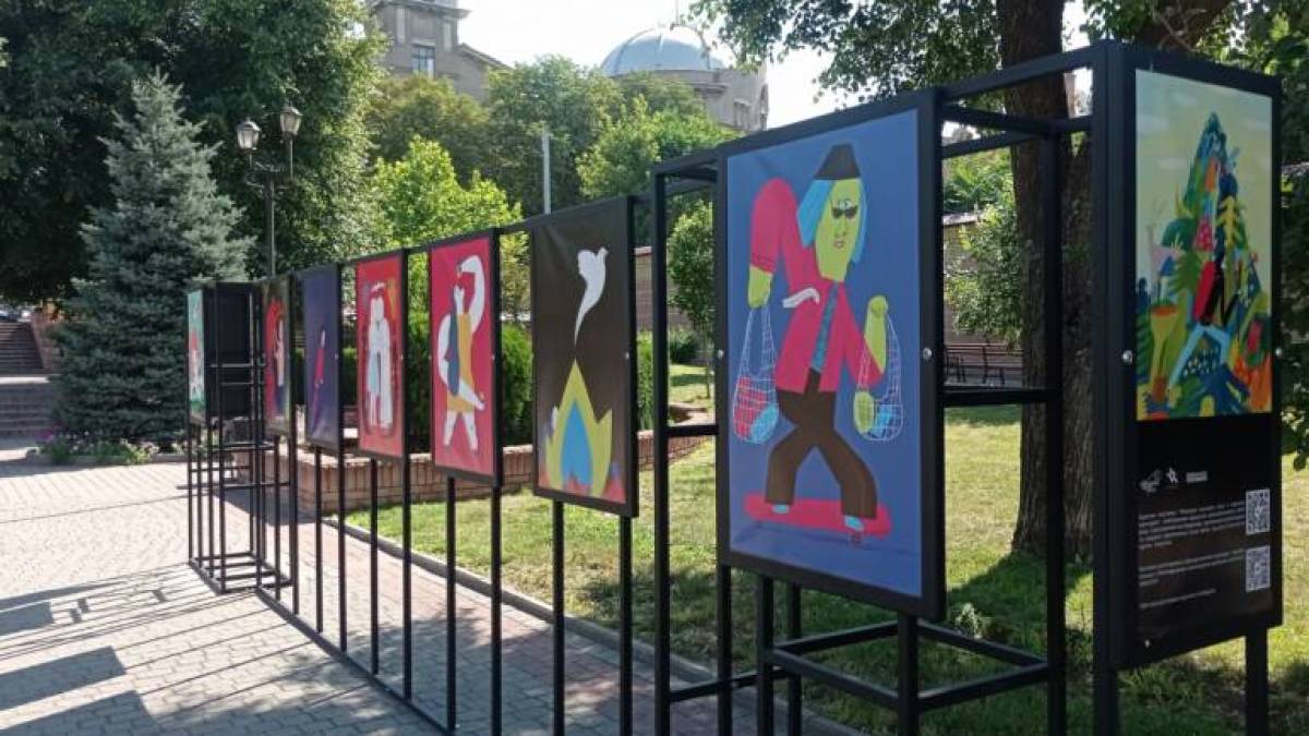 Некомічні комікси у Театральному сквері: сподіваємося, і нам пощастить