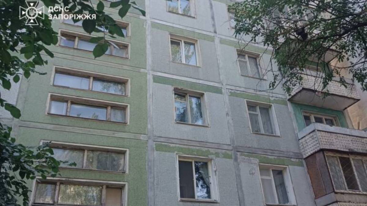 У Запоріжжі спалахнула пожежа у багатоповерхівці