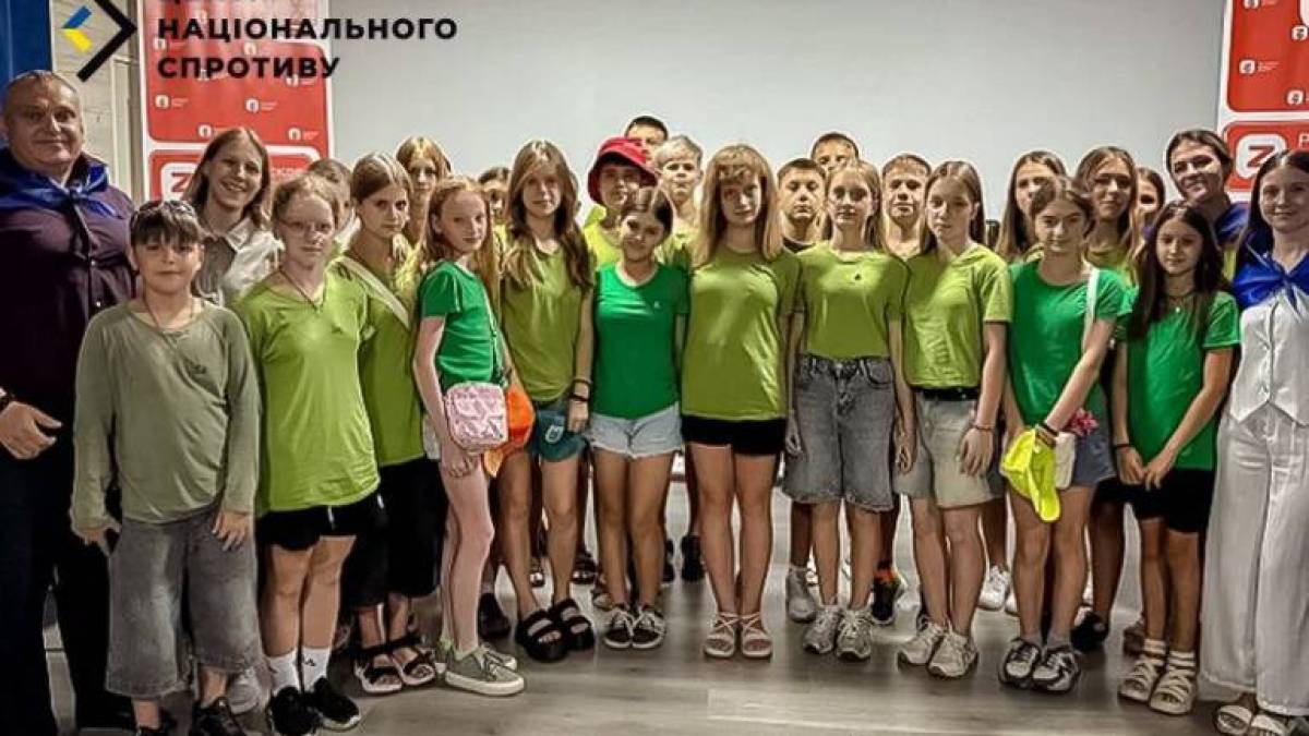 Кремль вчить дітей “правильно” любити росію