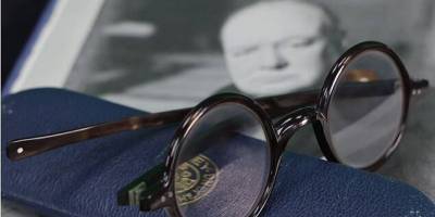 У Британії виставили на продаж окуляри Вінстона Черчилля