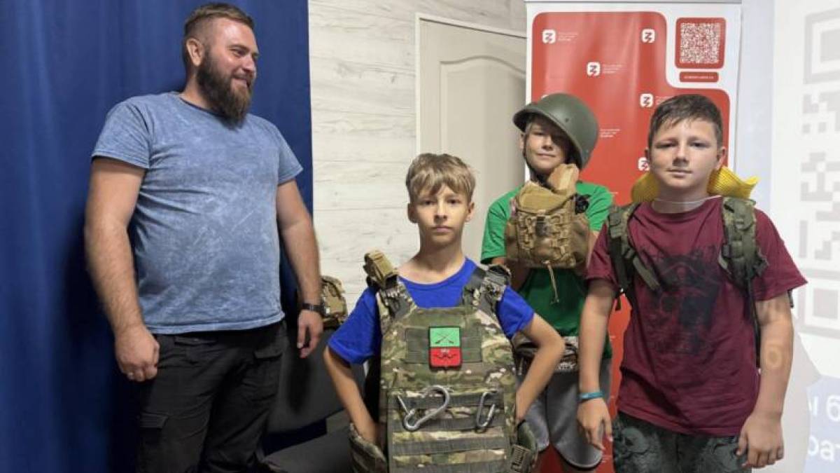  У Бердянську дітей готують до ролі «захисників росії» — стартував новий пропагандистський сезон