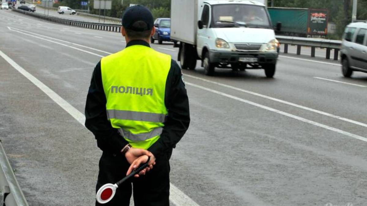 На Запоріжжі поліцейські вимагали хабарі у водіїв і військовозобов’язаних