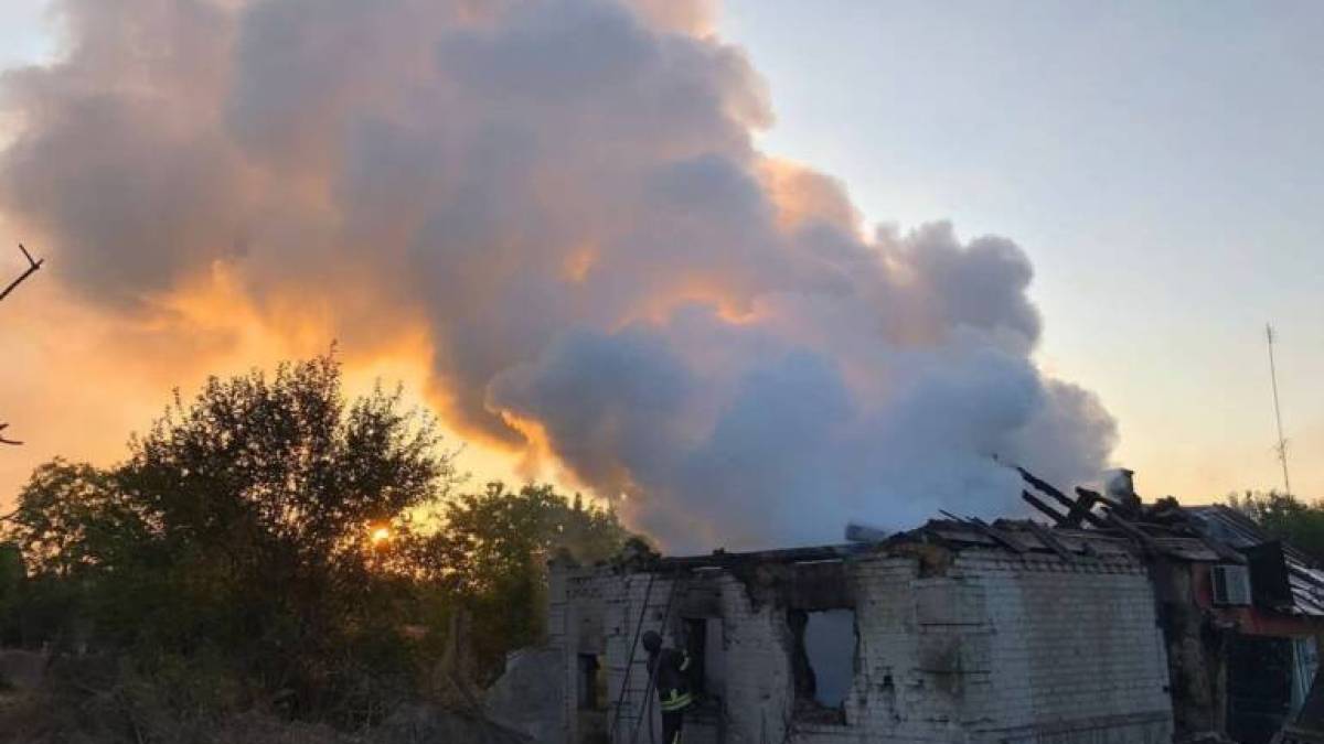 На Запоріжжі жителі прифронтового села після обстрілу другу добу живуть без світла