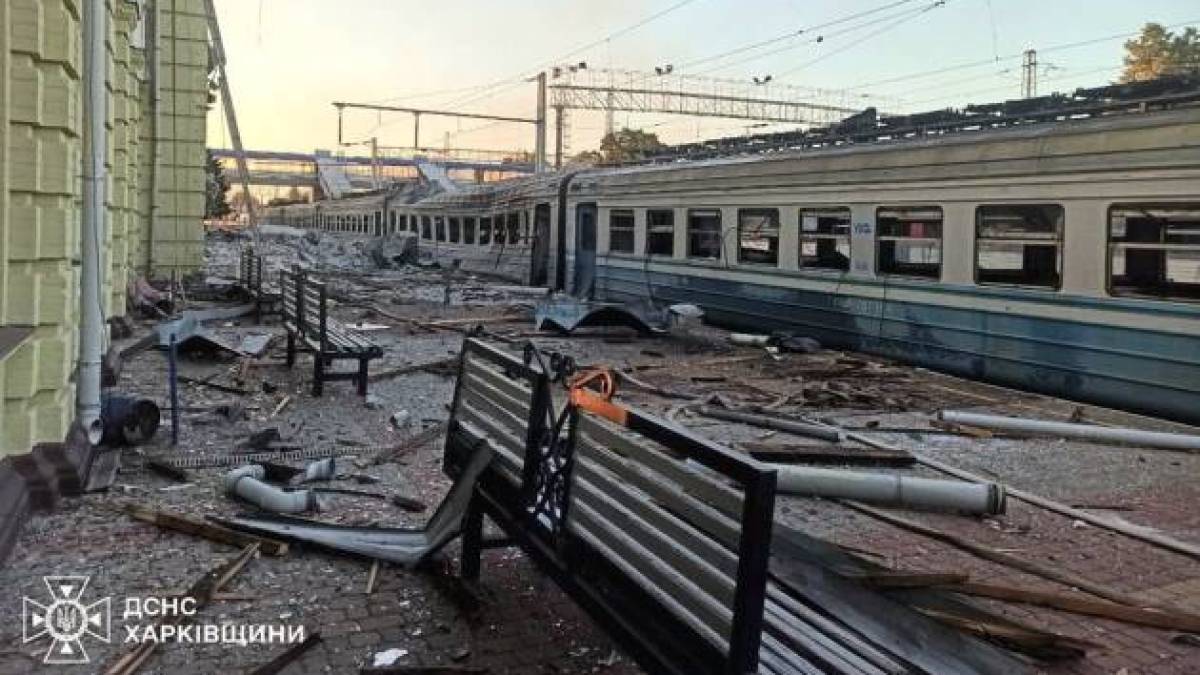 Двоє загиблих, десятеро постраждалих: росіяни атакували Лозову 34 дронами