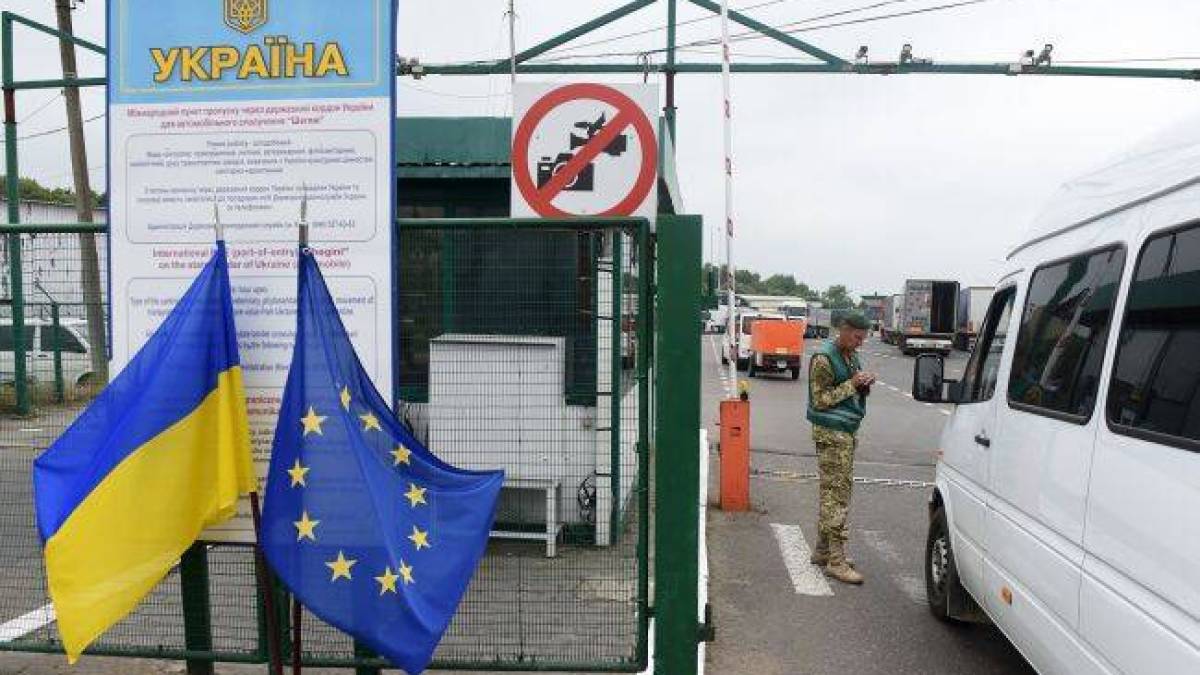До уваги українців: Єврокомісія з 12 жовтня 2025 запускає систему вʼїзду/виїзду до ЄС (EES)