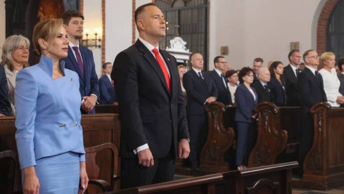 Новий президент Польщі Кароль Навроцький склав присягу та офіційно заступив на посаду.