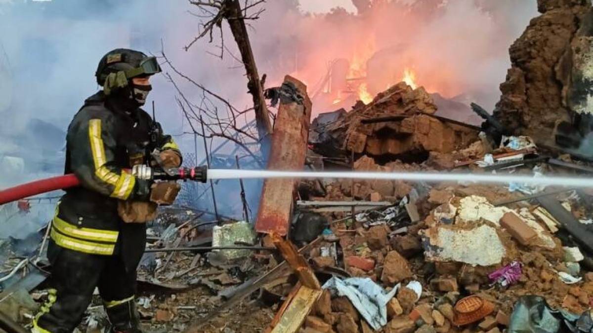 ДСНС Запорізької області: ліквідація наслідків ворожих обстрілів 7 серпня