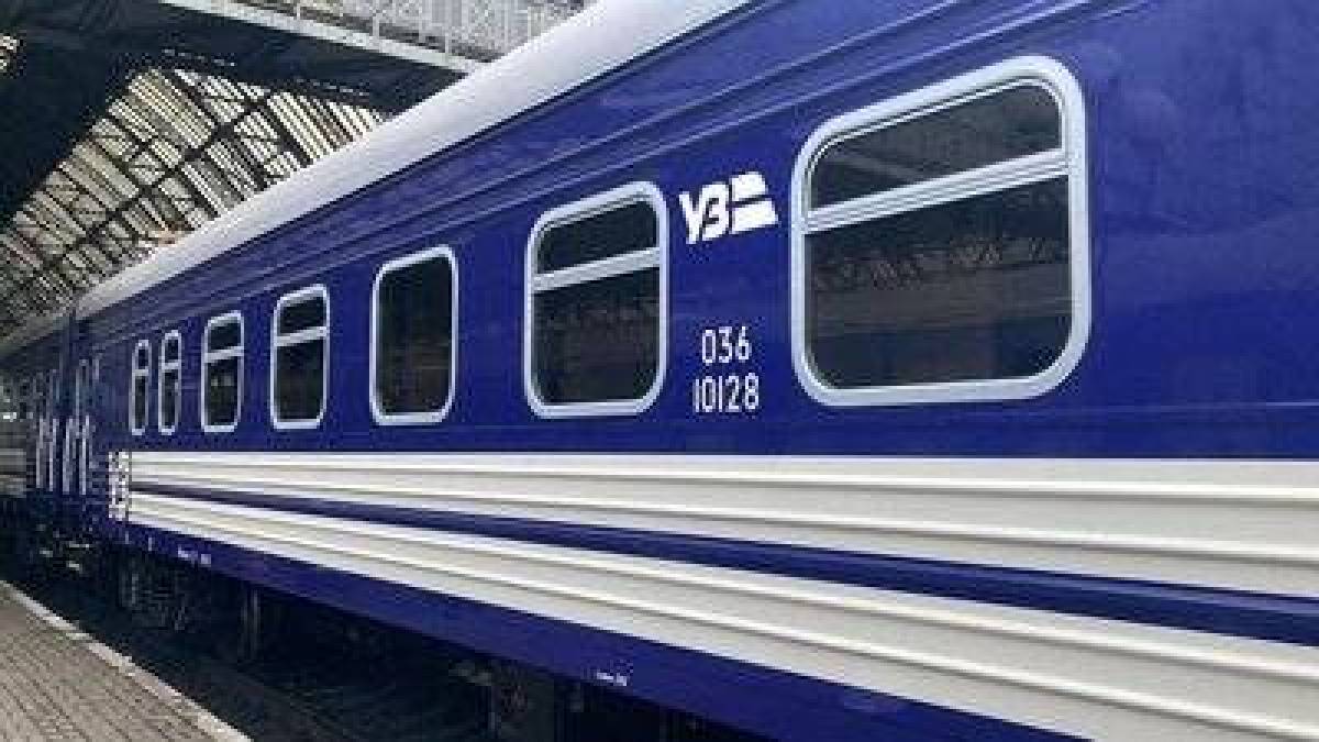 «Укрзалізниця» призначила додаткові поїзди з Києва на три напрямки