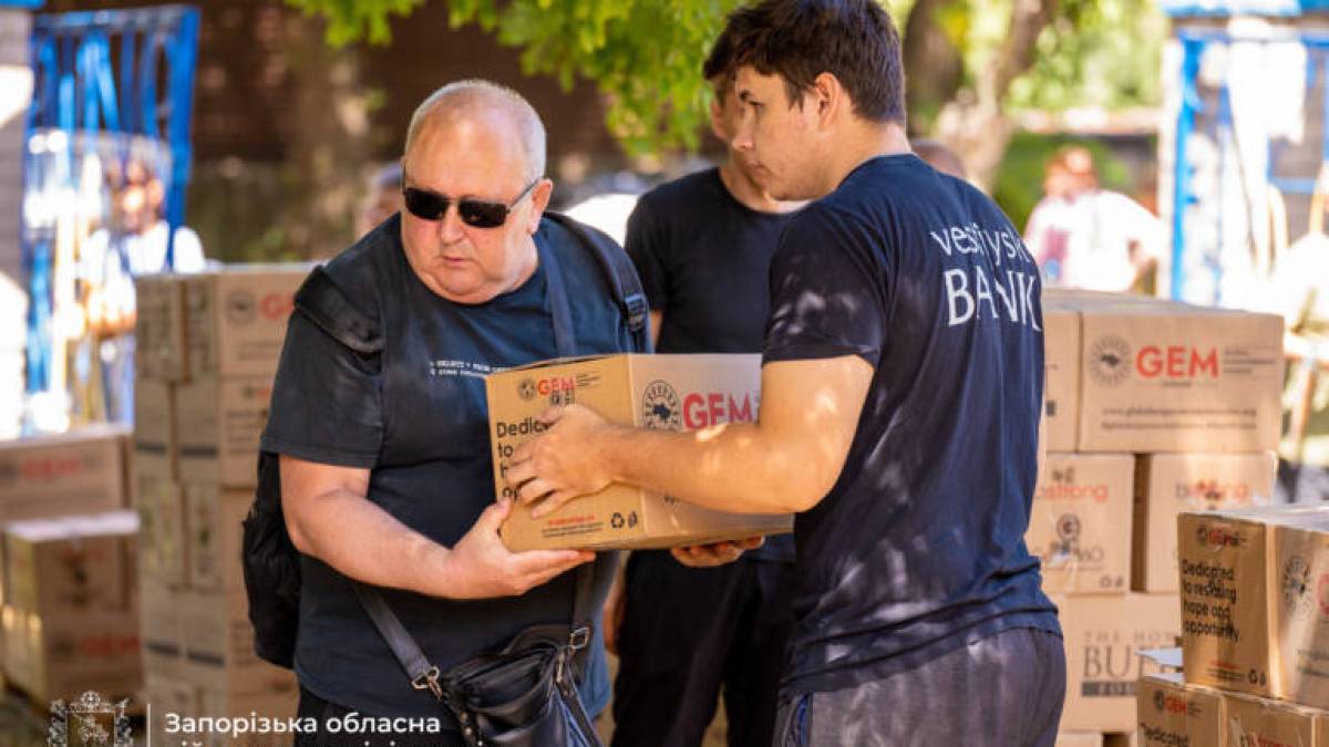 У Запоріжжі жителі Василівської громади отримали більше 1400 продовольчих наборів