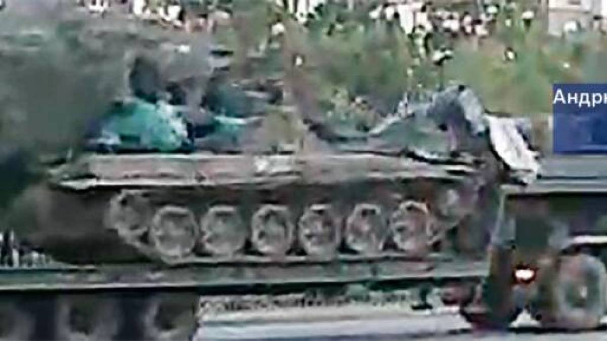 росія перекидає на Запоріжжя колони бронетехніки, танки, чисельну живу силу (фото, відео)
