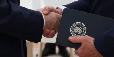 Трамп знову дозволяє путіну маніпулювати собою. Чи призведе це до нової «Мюнхенської змови»? — WP