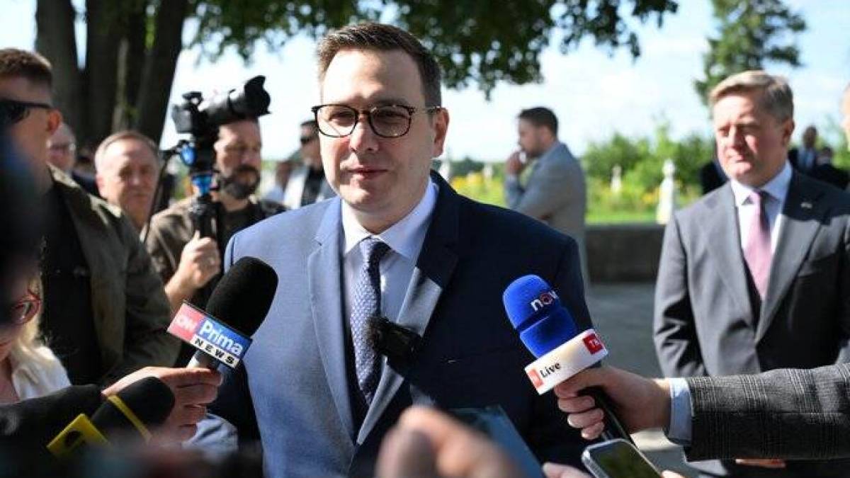 Глава МЗС Чехії вшосте прибув до України