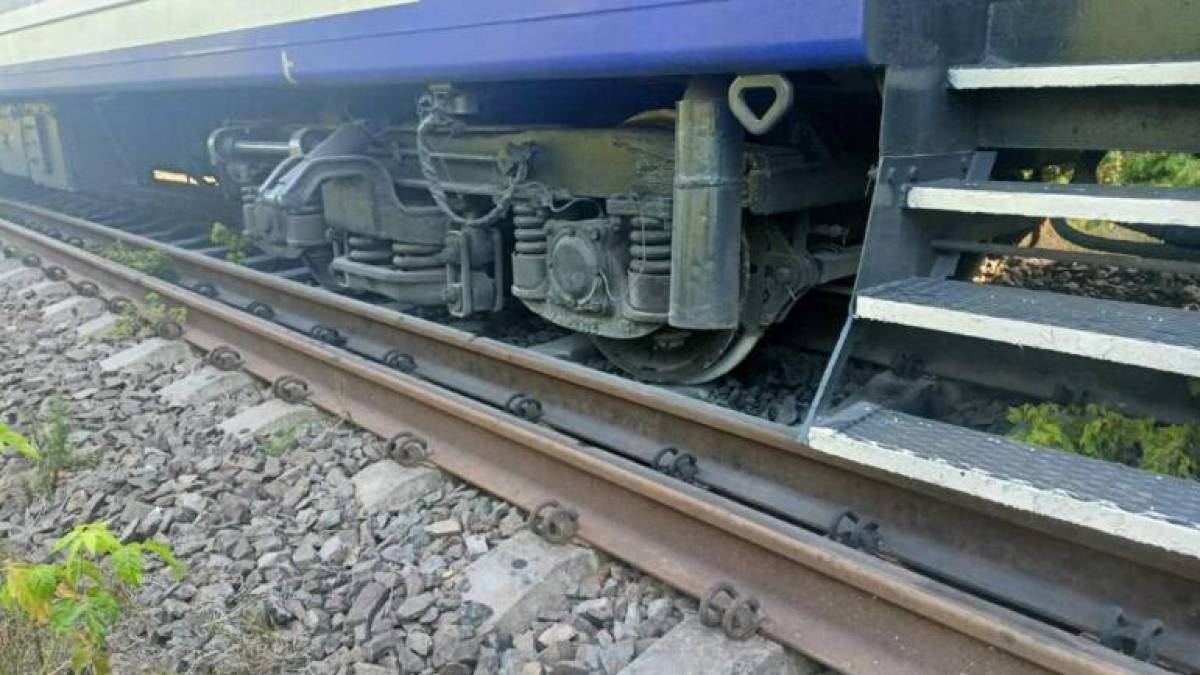 Три вагони поїзда Запоріжжя-Солотвино зійшли з рейок на Закарпатті, без постраждалих