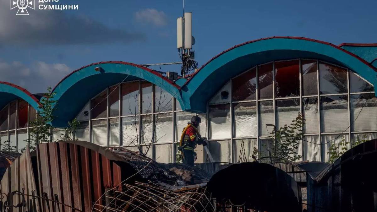 Суми: росіяни завдали удару по центральній частині міста (фото)