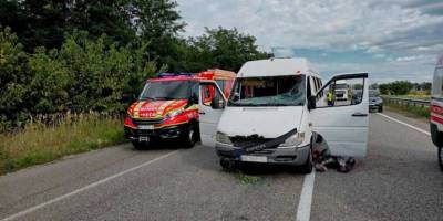 Дніпровський район пошкоджені вантажівка та мікроавтобус