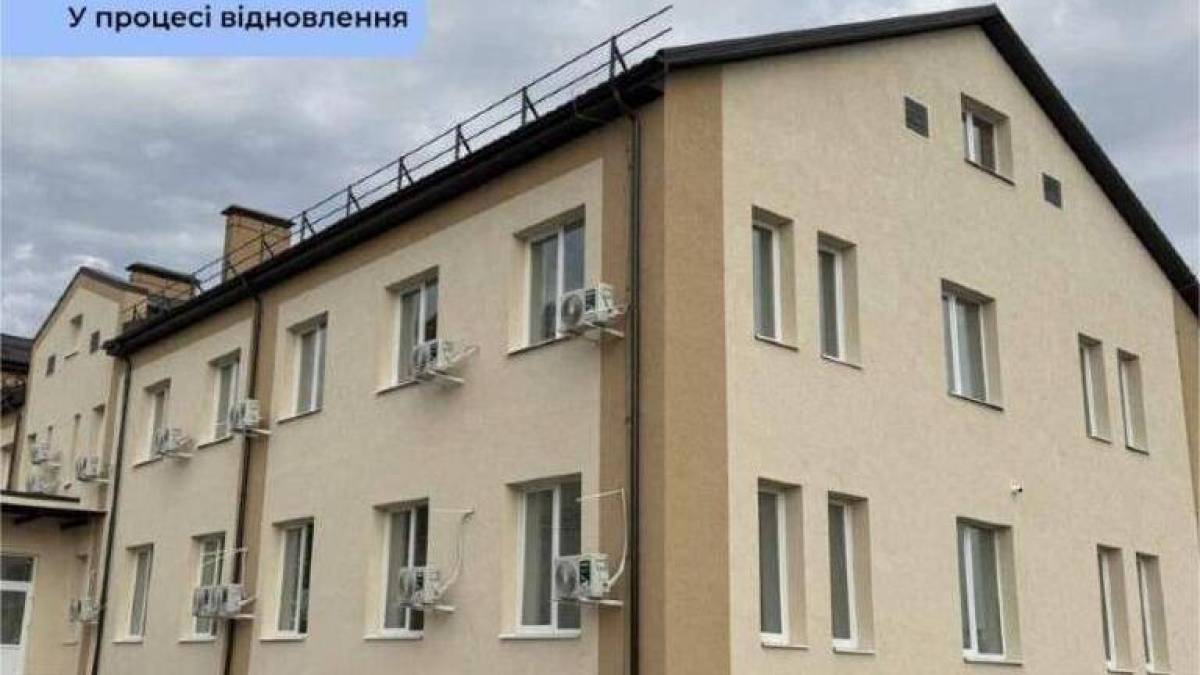 У Запоріжжі активно відбудовують онкоцентр, зруйнований авіаударом (фото)