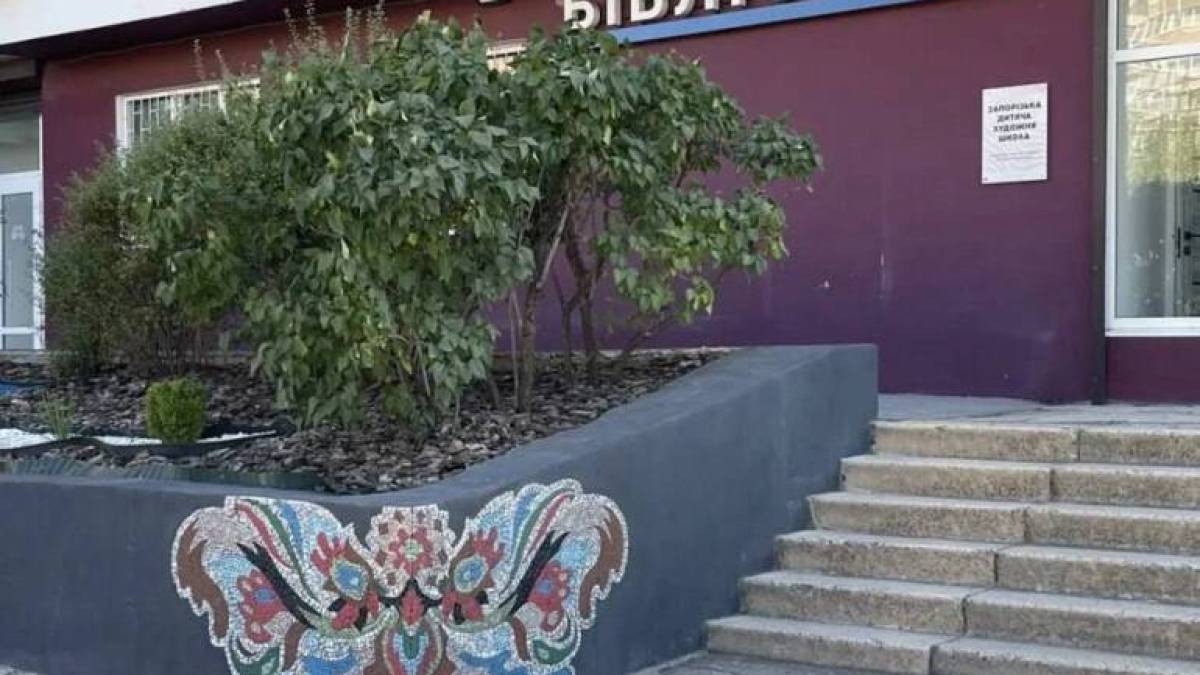 Будівлю бібліотеки та художньої школи у Південному мікрорайоні прикрасили мозаїкою