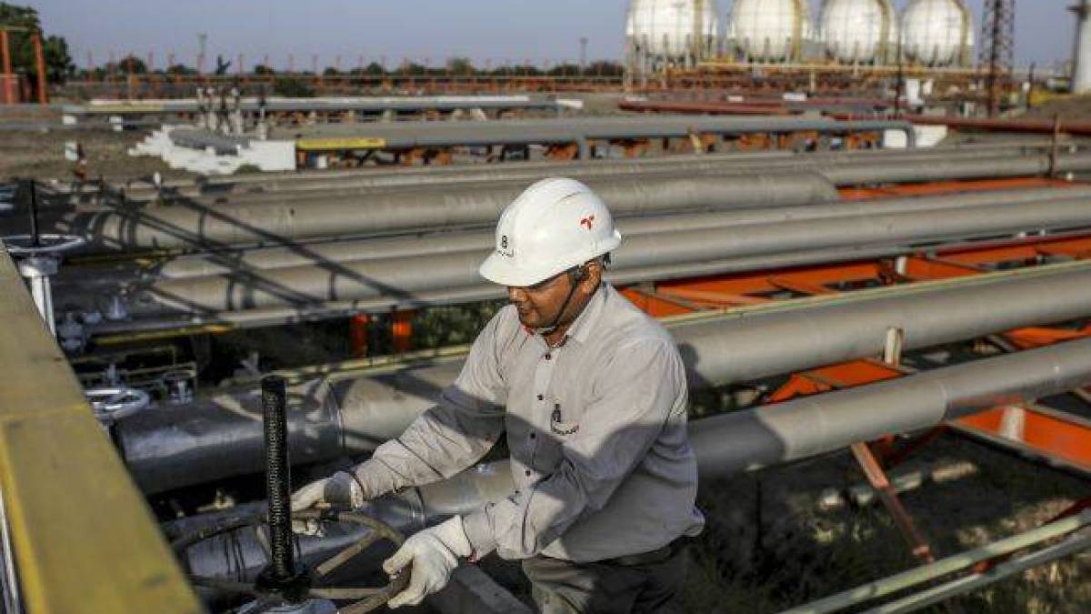 Нафтова імперія, що годує війну. Як Мукеша Амбані допомагає росії продавати нафту