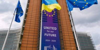 Перед штаб-квартирою Єврокомісії у Брюсселі замайорів український прапор: «Ми з вами»