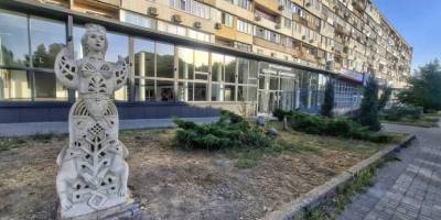 Як вигладає експозиція STANDWITHUKRAINE у Муніципальній галереї Запоріжжя