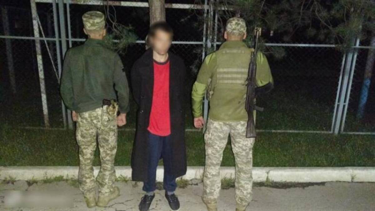 У пункті пропуску «Чоп» затримали іноземця, який коліями прийшов в Україну