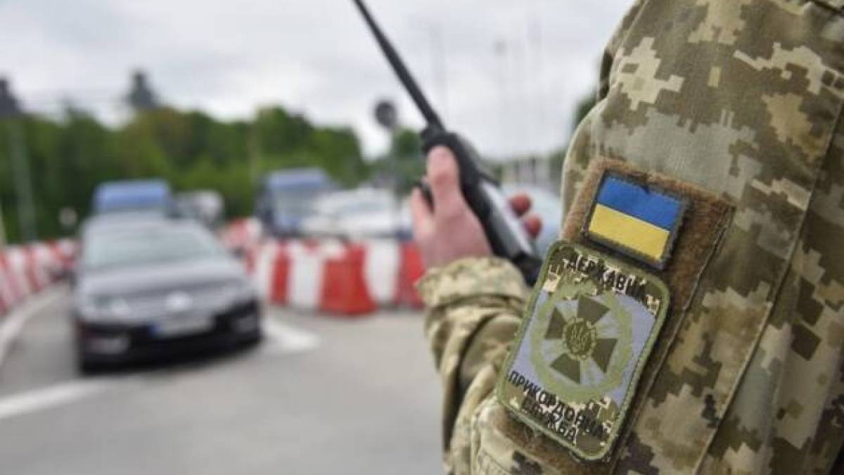 Чоловіки до 22 років зможуть безперешкодно перетинати кордон — рішення уряду