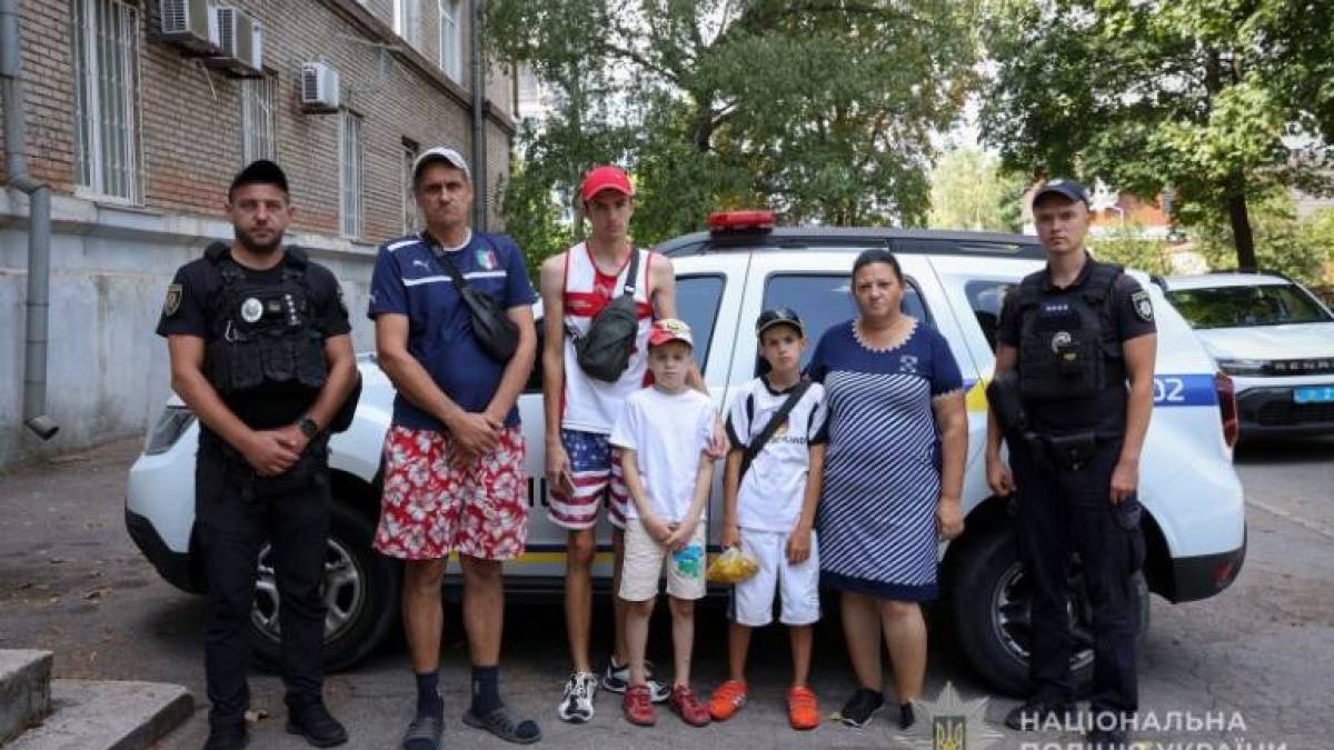 Поліцейські евакуювали родину з трьома дітьми із прифронтової Малокатеринівки