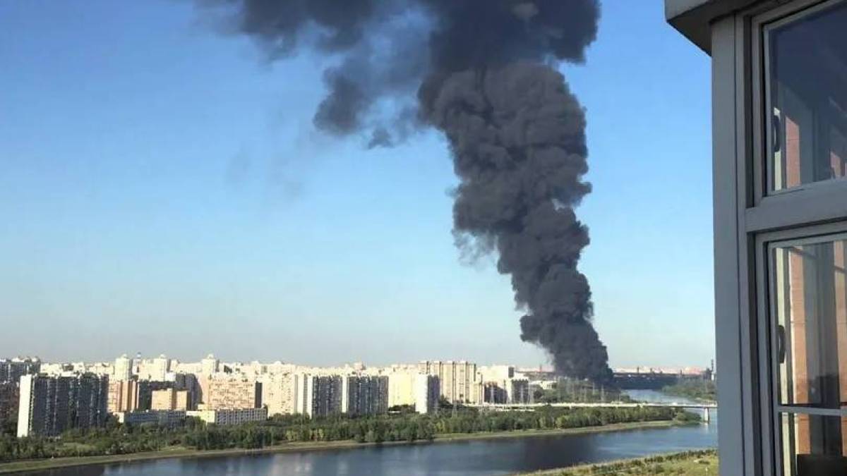 Вибух на стратегічному трубопроводі до Москви: транспортування пального зупинено.