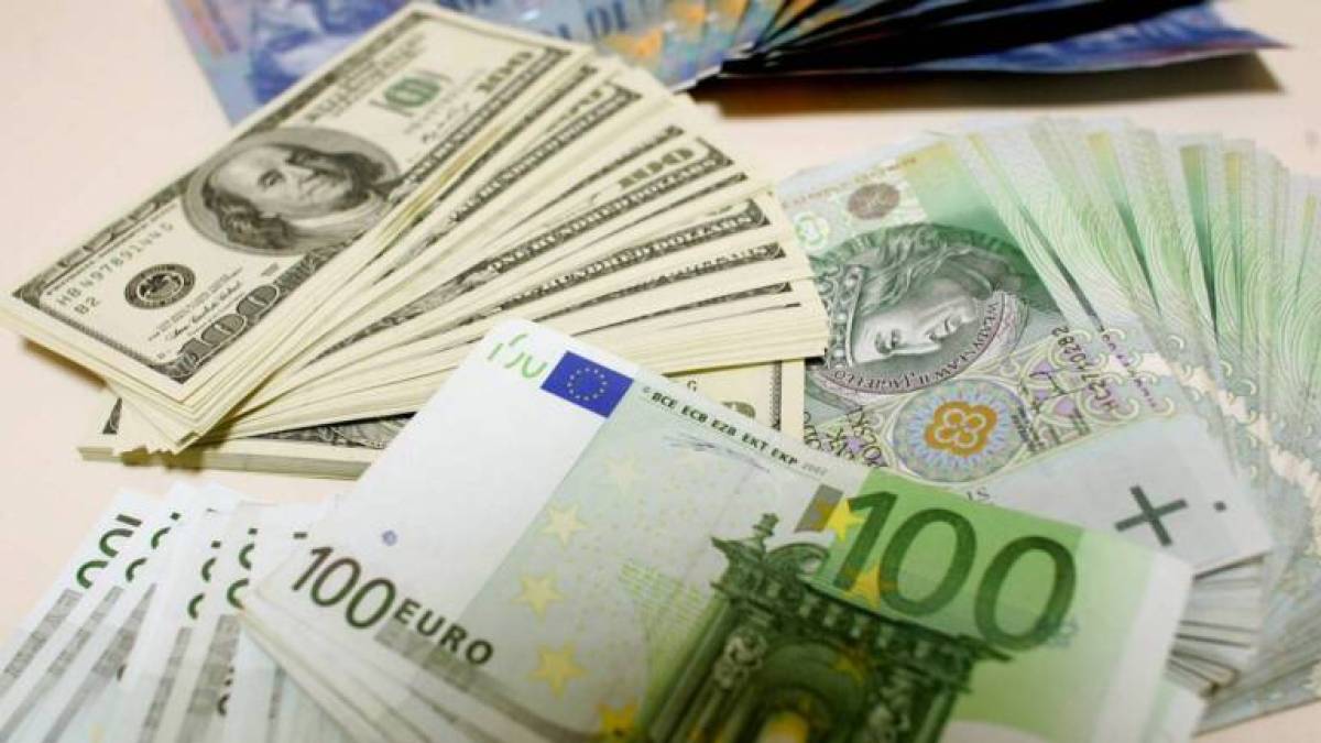 МВФ прогнозує поступове ослаблення гривні до 54,1 грн за долар у 2029 році