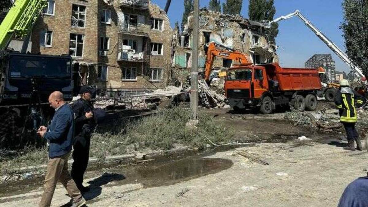 У Києві кількість загиблих зросла до 19-ти, людей шукають під завалами