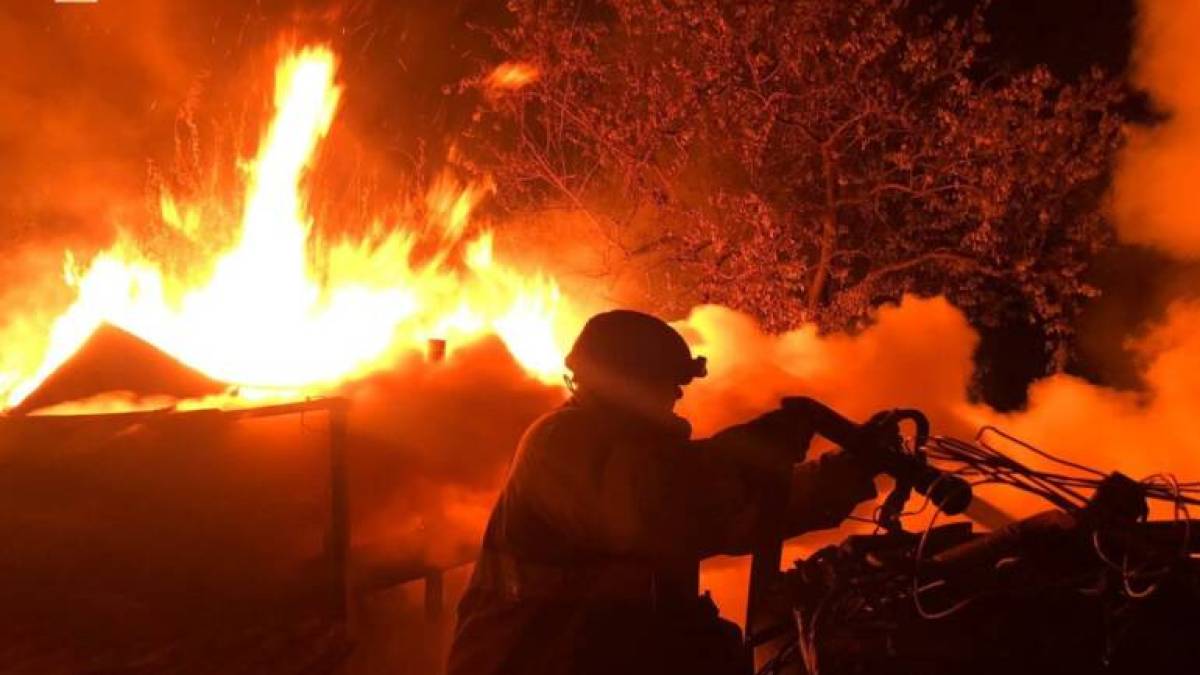 ДСНС Запорізької області: ліквідація наслідків ворожих обстрілів 28 серпня