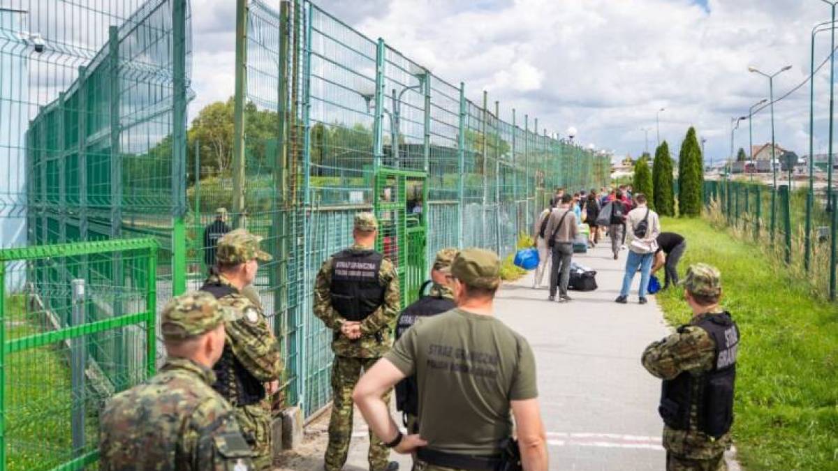 Польща видворила з країни 15 громадян України