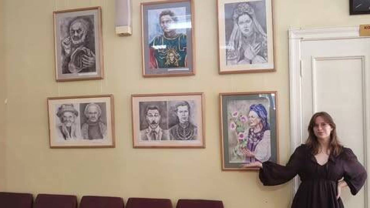 Поєднуємо мистецтва: виставка портретів юних художниць у музичній школі