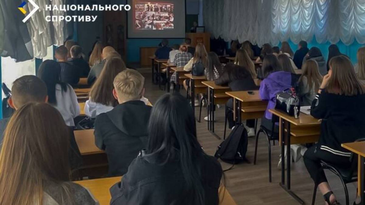 Ворог демонструє дітям в школах пропагандистський фільм про трагедію в Беслані