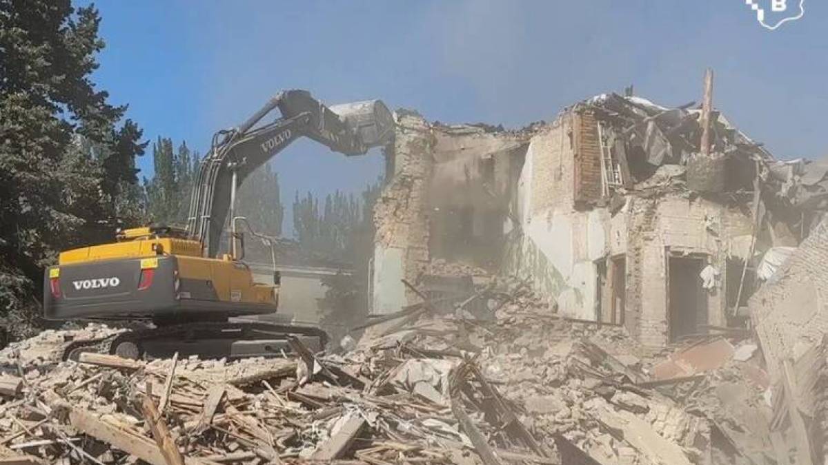 У Запоріжжі демонтують будинок на Шевченківському, зруйнований балістичною ракетою