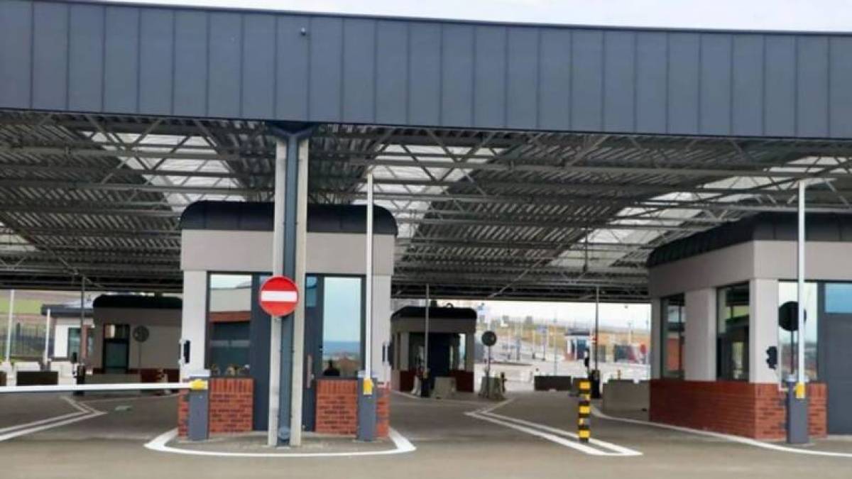 Ще два пункти пропуску з Польщею для автобусів відкривають запис у чергу