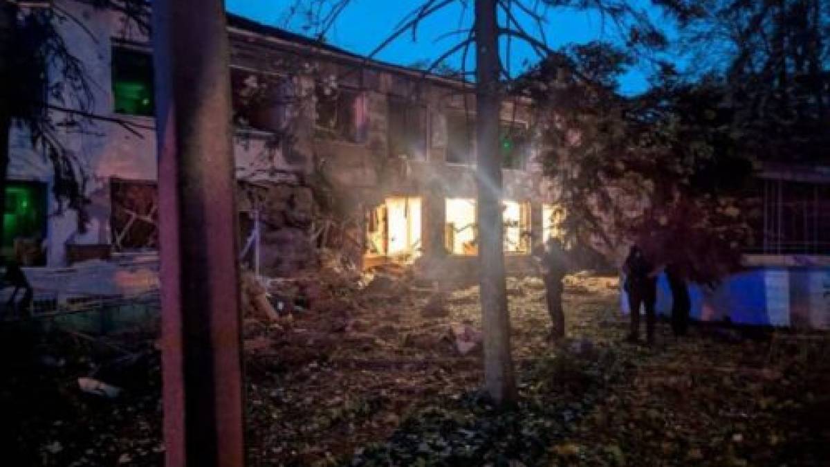 Запоріжжя: внаслідок обстрілу врятували людину, ще двоє постраждали