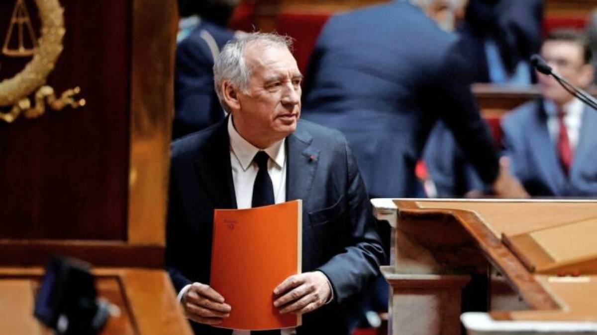 Парламент Франції висловив недовіру уряду Байру