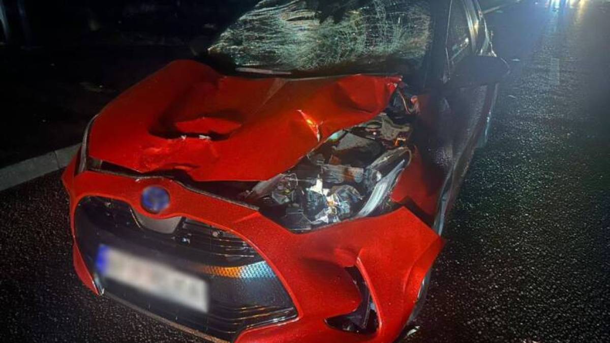 Поліція Запоріжжя встановлює обставини та свідків ДТП, в якій постраждали двоє людей