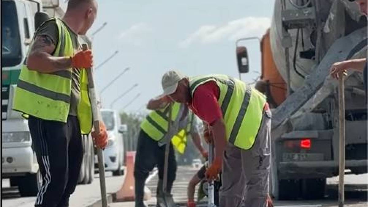 У Запоріжжі ремонтують арочний міст (фото, відео)