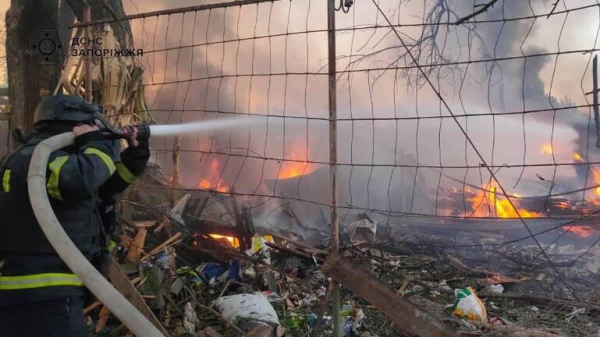 ДСНС Запорізької області: ліквідація наслідків ворожих обстрілів 11 вересня